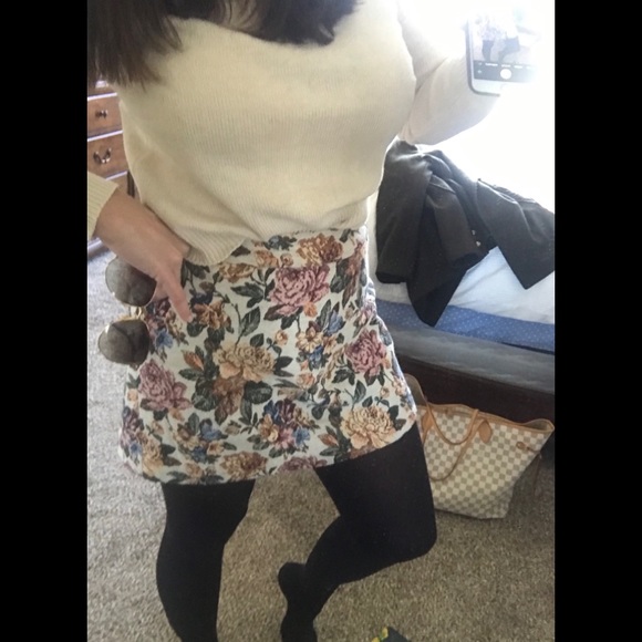 Zara Dresses & Skirts - ZARA BASIC COLLECTION SKIRT